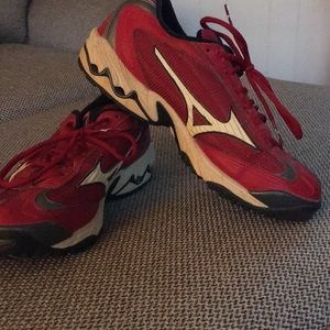 Mizuno Red & White Turf Shoes Size 10